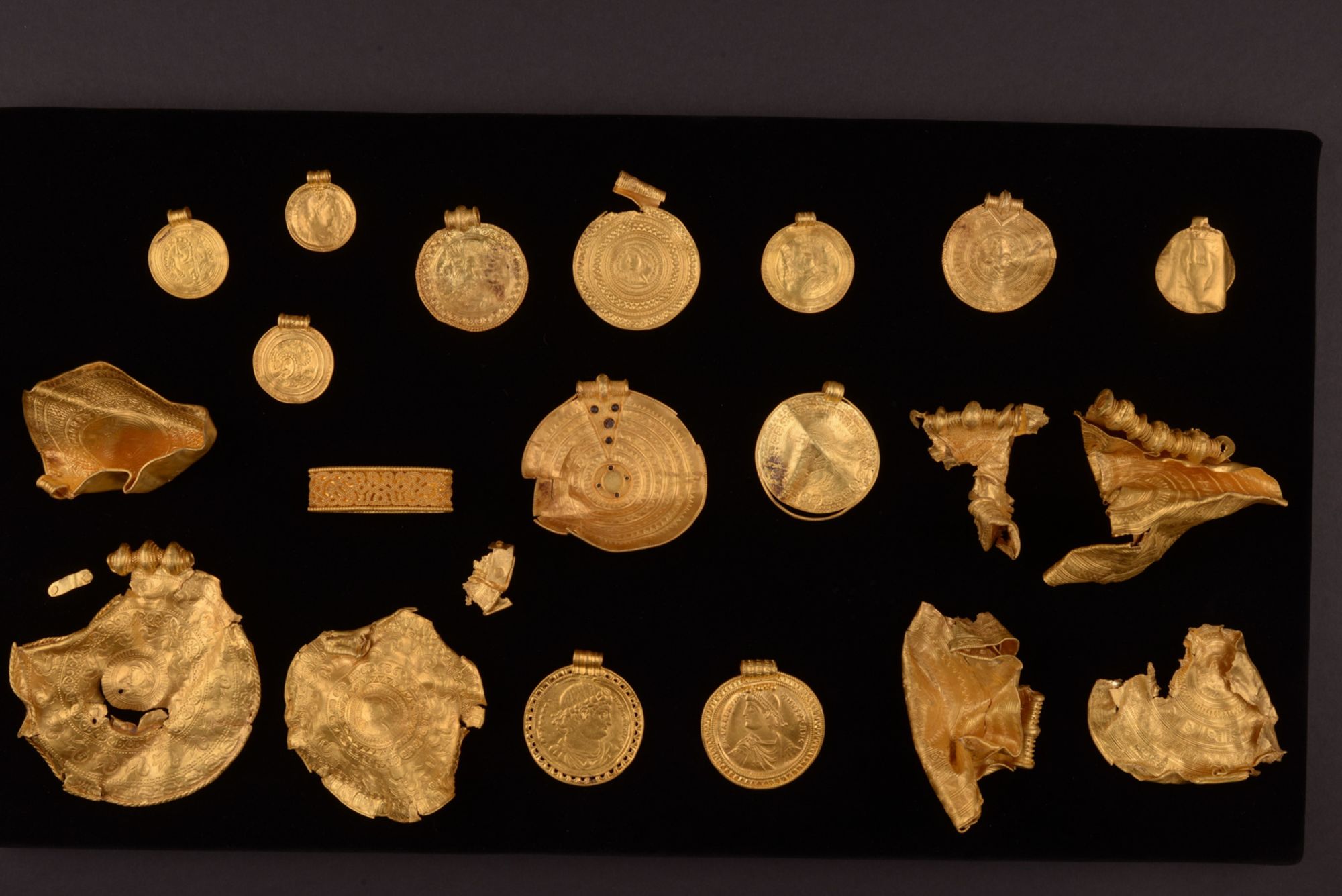 Collezione di antichi reperti aurei